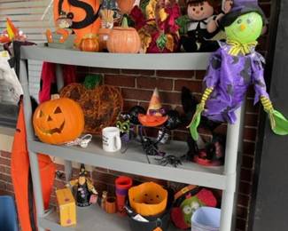 Lots of Halloween decor