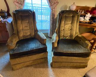 Great pair of Broyhill velvet chairs in great condition 