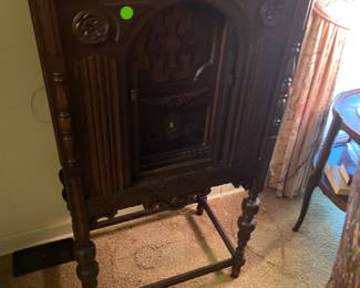 Great vintage radio Works
Volume does not turn