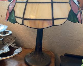 Tiffany Style Table Lamp (Metal Base)