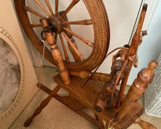 Antique spinning wheel