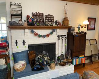 Mantle with decoratives