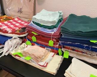 Linens, Tablecloths, Table Runners, Decorative Pillows, Blankets