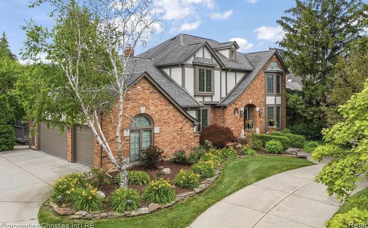 Bloomfield Crossing, Bloomfield Twp