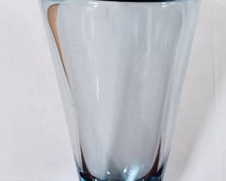 Holmegaard vase Designed by Per Lutken in the 1950´s
rim flakes, scratch visible in pictures