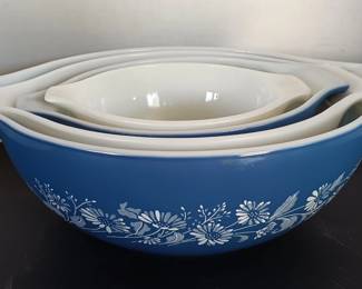 Vintage Pyrex 'Colonial' Set Of Blue-White Mixing Bowls