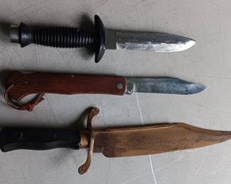 Group of 3 knives, Winoka 90 Divers knife, Folding Japan, Bowie style painted