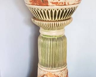 Roseville Donatello 1916 Vintage Art Pottery Ceramic Jardiniere Pedestal
Rim flakes on Jardiniere, spider hairlines on base & side
23 inch total height, 9inch bowl