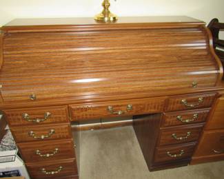Roll top desk