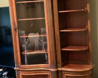 right curio/bookcase