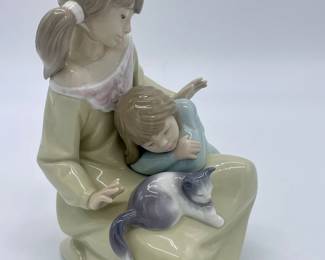 Lladro "Mother, Daughter and Kitten"