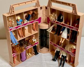 Kenner Glamour Gals Showplace set with 15 dolls.