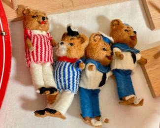 4 German flocked Kunstlerschutz Wagner bears.