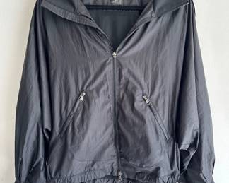 Ralph Lauren RLX Windbreaker Jacket With Batwing Sleeves & Finger Holes, Size Medium, New
Lot #: 39