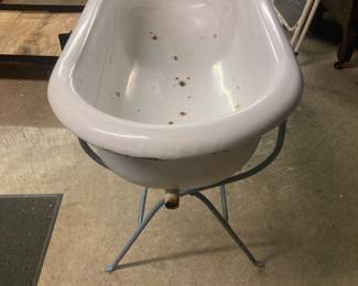Small baby bathtub with stand 