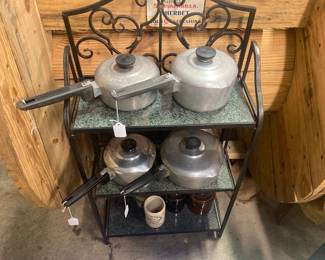 Various magnalite cookware 