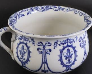 Lot 7141 Blue and White Chamber Pot
