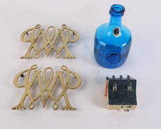 Lot 7220 Williamsburg Brass Trivets X 2Ceramic HouseBlue Williamsburg Restoration Bottle