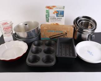 Lot 7243 Lot of Misc Kitchen Items