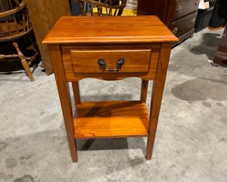Lot 7250 Small Side Table with drawer Nightstand