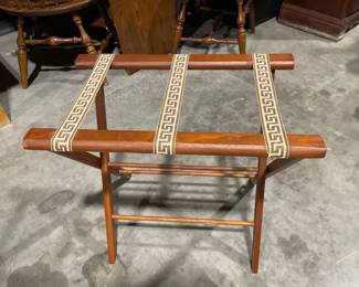 Lot 7251 Luggage Rack