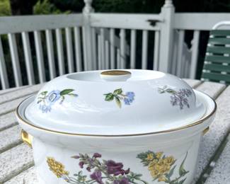 Spode Oval Stoneware w/Lid, Picture 1 of 2
