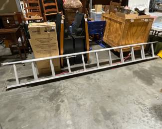 Lot 7003 20 ft Louisville Extension Ladder