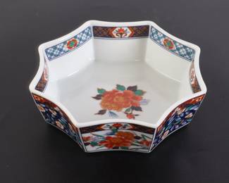 Lot 6980 Japanese Imari Pocelain Candy Nut Dish