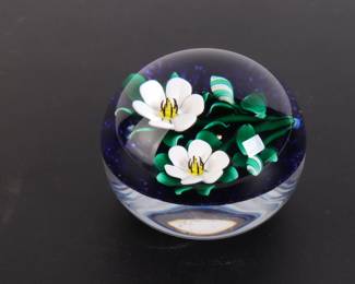 Lot 6927 Glass Flower Paperweight  unsigned
