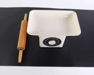 Lot 6923 Terraillon Kitchen Scale and Vintage Rolling Pin