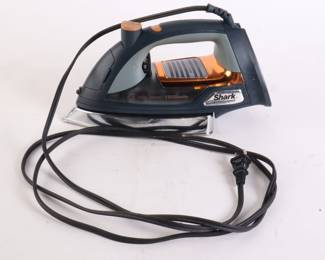 Lot 6917 Shark Professional Iron
