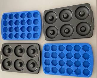 Lot 2911 Kitchen Lot  Wilton Daisy Candy Gummy Molds  Nonstick Donut Bagel Pans