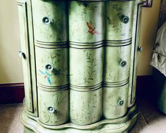 ULTIMATE ACCENTS CABINET