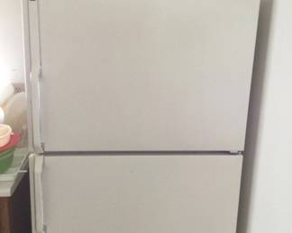 GE Refrigerator 