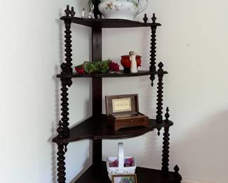 Corner display shelf