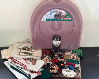 Christmas Lot 9 Wreath Storage