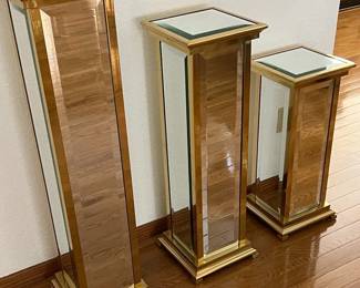 Mirrored Pedestal Stands