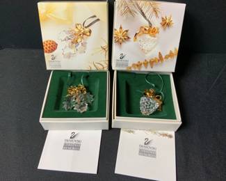 Swarovski Christmas Memories Holly Leafs Pinecone