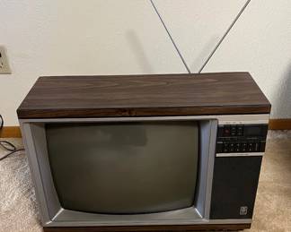 Vintage GE TV Set