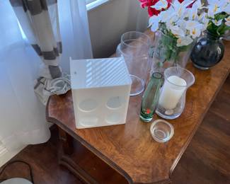 Light box, glasses vases-all priced to sell, in the neighborhood of $2 ea-WITH FLOWERS