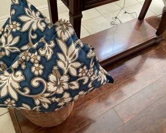 Floral (Hawaiian or tropical print) $10 for pair