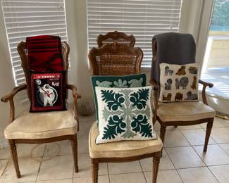 Set of 4 retro dining chairs, only $20 for the set!  Better than thrift store pricing 