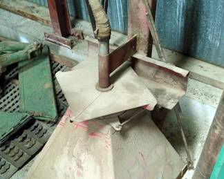 Wikomi Manufacturing PTO Driven End Gate Seeder