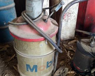 Mobil Grease Barrel, 28" x 15", With Hydraulic ARO Pump And Dolly