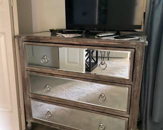 Mirrored dresser