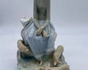 Lot 018   3 Bid(s)
Lladro Figurine "Girl With Pigs"