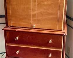 Lot 039   0 Bid(s)
Cabinet on Metal Scroll Stand