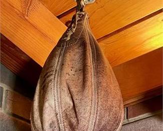 Lot 112   2 Bid(s)
Vintage Everlast Leather Hanging Boxing Bag