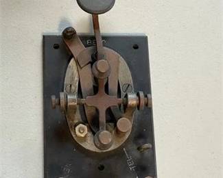 Lot 121   11 Bid(s)
Vintage Lionel J-38 Morse Code Telegraph Key WWII
