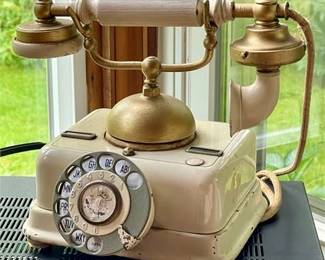 Lot 144   6 Bid(s)
Vintage Cradle French Style Telephone